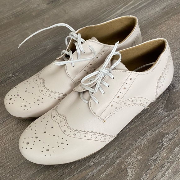 ♡ NWOT Ivory Lace Up Oxford Women Shoes ♡ - Picture 4 of 9